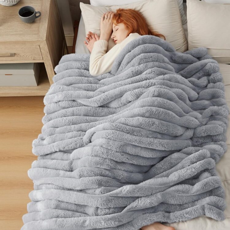 Bedsure Faux Fur Blanket